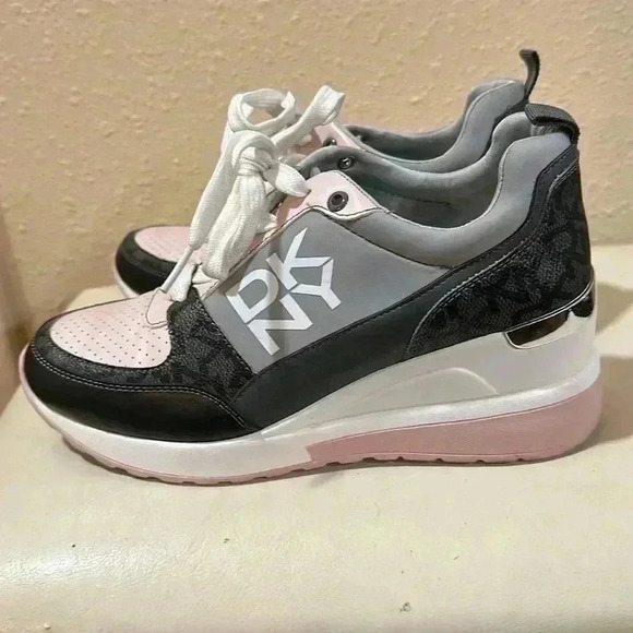 DKNY platform sneakers. Size 7 - Picture 2 of 10